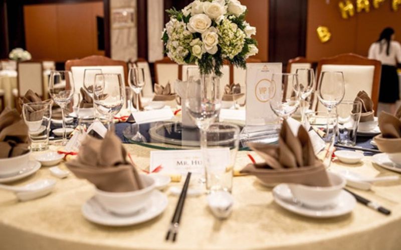 Standard utensil placement diagram for an Asian-style table setting