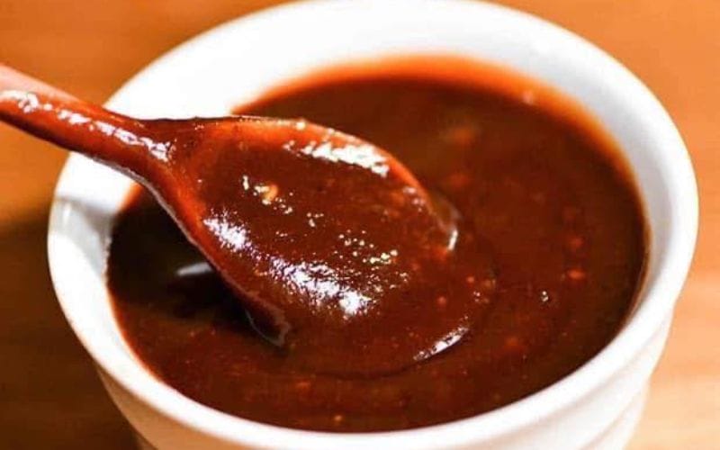 Honey tomato sauce is a harmonious sweet and sour, suitable for many types of meat