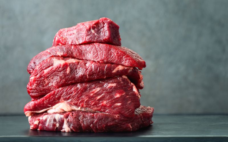 Choose meat that is bright red, soft, has good elasticity, and no strange odor