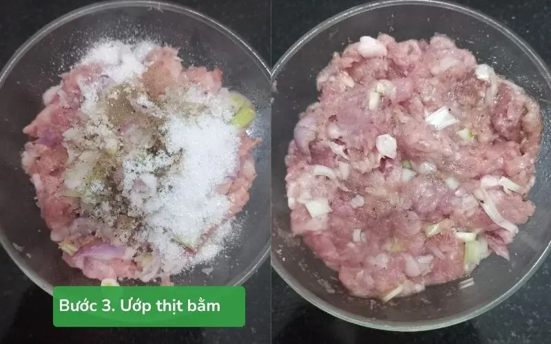 Thịt bằm được ướp kỹ cùng gia vị và hành để thấm đều hương vị