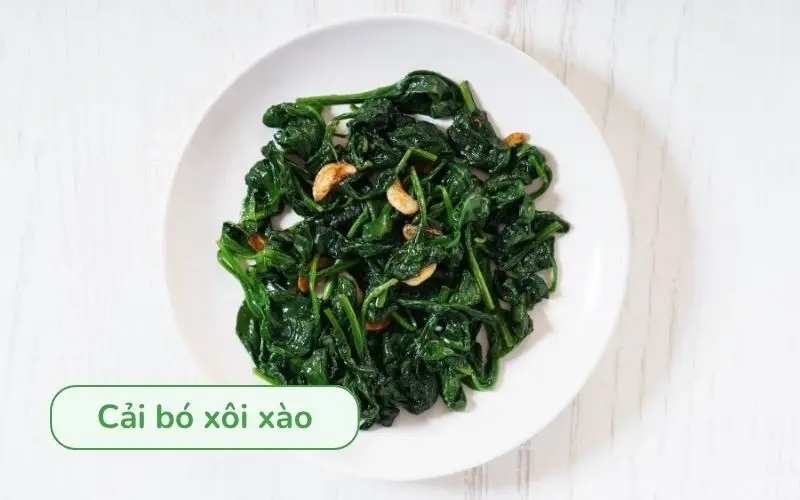 Cải bó xôi xào cùng nấm giữ trọn vị tươi ngon tự nhiên