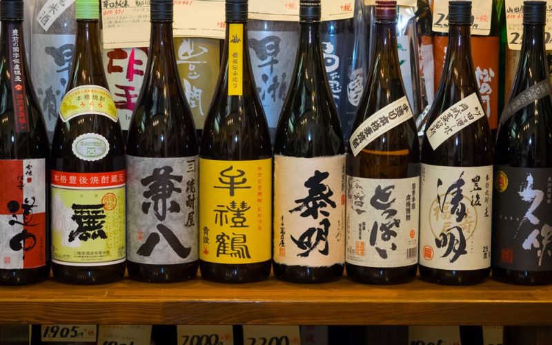 Shochu được chia thành Korui Shochu và Honkaku Shochu với đặc trưng riêng biệt