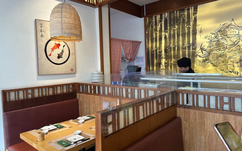 Thiết kế không gian của Sushi Tei mang lại cảm giác thanh lịch nhưng vẫn gần gũi