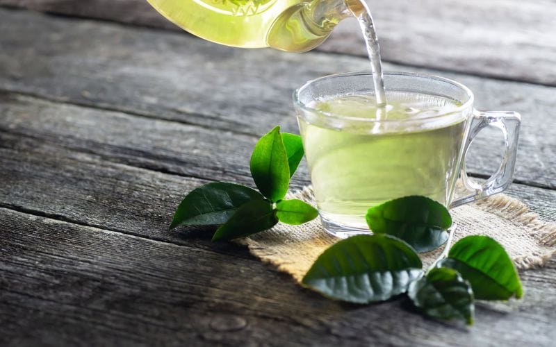Trà xanh giúp chống oxy hóa, tốt cho tim mạch, não bộ
