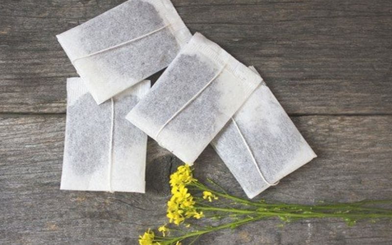 Trà cần được bảo quản nơi khô ráo, tránh ánh sáng và mùi mạnh