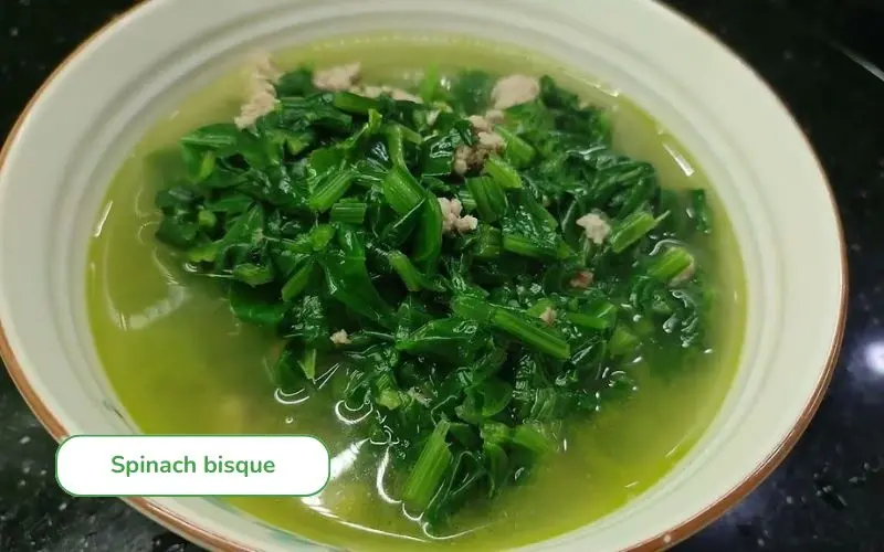 Spinach soup is light, easy to eat, and provides many essential vitamins