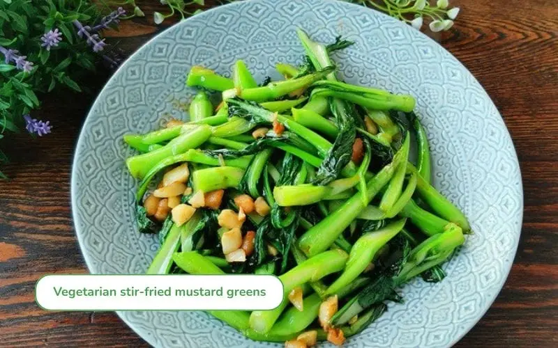Vegetarian stir-fried mustard greens is light, suitable for dieters