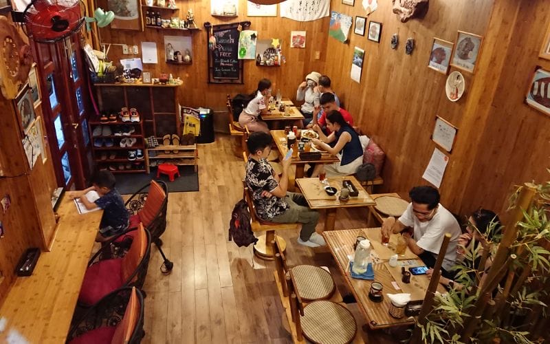 Curry Shika is a Japanese snack shop popular for its Mizu Shingen Mochi and mochi daifuku