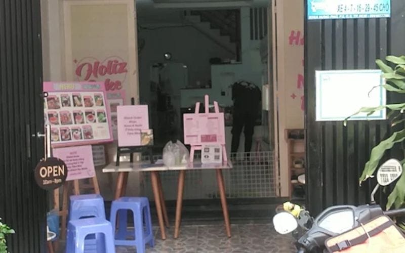 Holiz Cake offers authentic Japanese mochi in a cozy shop environment