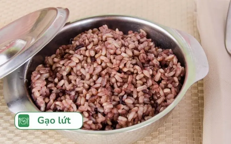 Gạo lứt ngũ cốc nguyên cám giàu chất xơ, vitamin, phù hợp cho ăn kiêng
