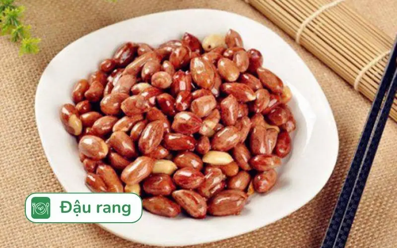 Đậu rang là món ăn vặt tiện lợi, chứa nhiều protein thực vật và chất xơ