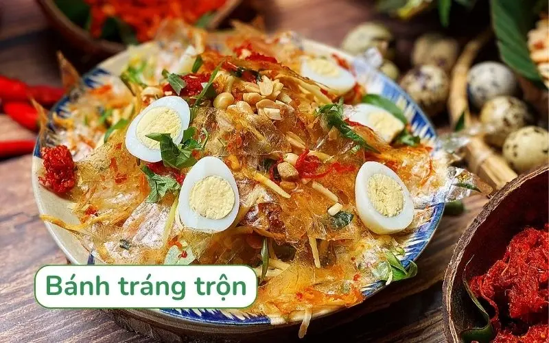 Bánh tráng trộn là món ăn vặt hấp dẫn với hương vị đa dạng
