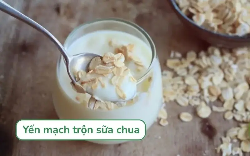 Yến mạch trộn sữa chua không đường, bữa sáng nhanh gọn mà đủ chất