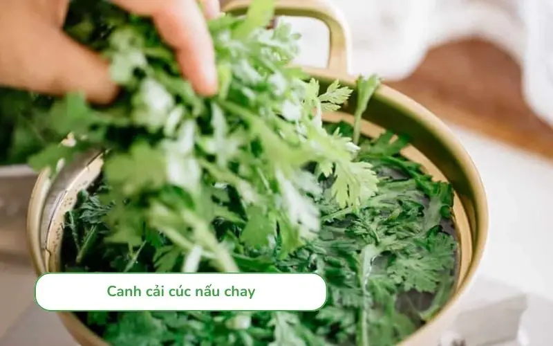 Canh cải cúc nấu chay là món ngon thanh tịnh, đủ chất