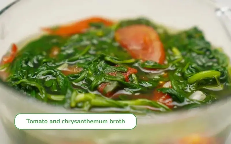 A light, refreshing, and beautiful tomato crown daisy soup