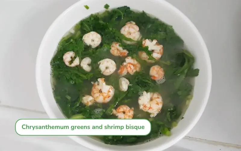 Naturally sweet and protein-rich fresh shrimp crown daisy soup