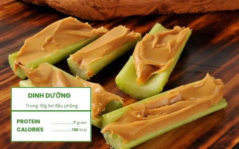 Cần tây phết bơ đậu phộng kết hợp chất xơ và protein, tạo món ăn nhẹ giàu dinh dưỡng