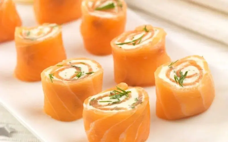 Cuộn cá hồi với phô mai ít béo giàu omega-3, tiện lợi và đủ chất