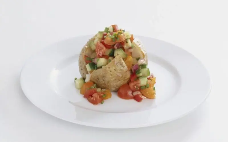Baked potato with low-calorie salsa provides a long-lasting feeling of fullness