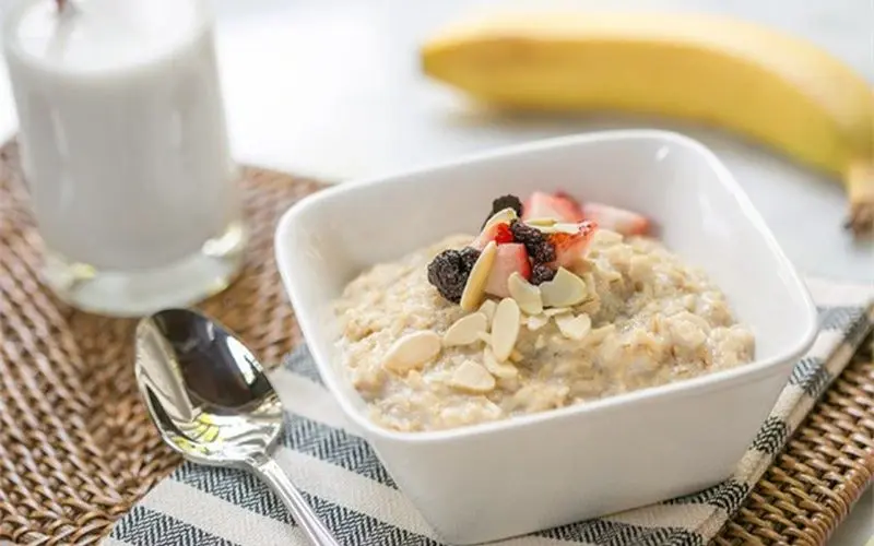 Dry oatmeal cereal is a convenient, low-sugar snack