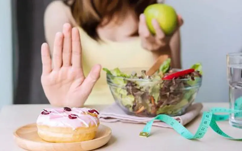 Choose low-calorie, high-fiber, and high-protein foods for healthy snacking