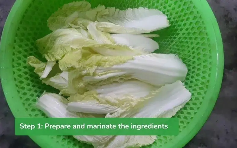 Thoroughly prepare the ingredients and meat filling for the napa cabbage roll soup