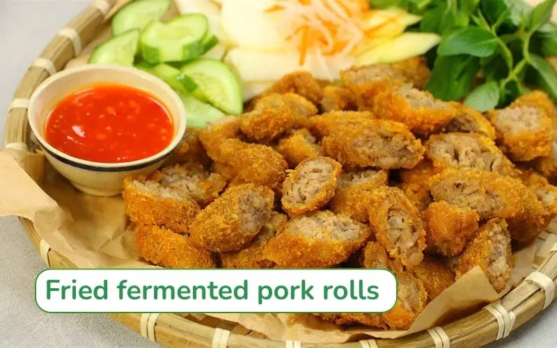 Fried fermented pork rolls are golden and crispy, savory and spicy, and very popular with office workers.