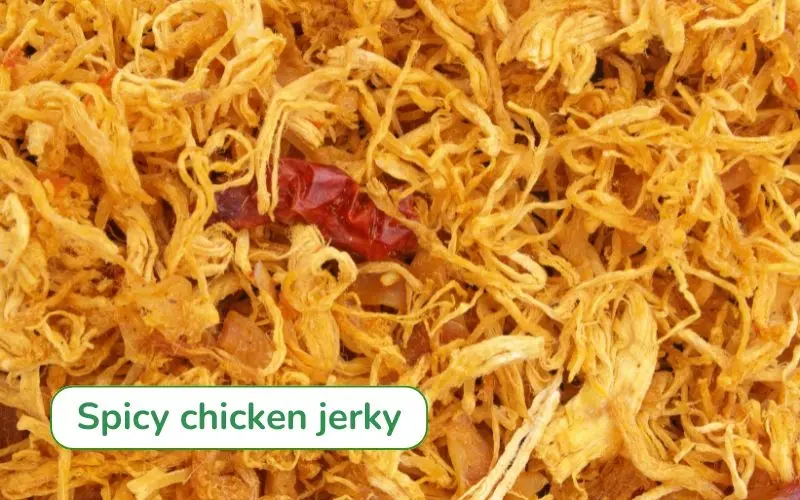 Shredded spicy chicken is crispy, chewy, savory, and sweet, a favorite snack for many people.