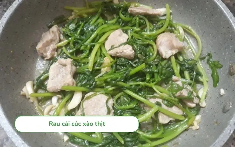 Rau cải cúc xào thịt băm dân dã nhưng hấp dẫn