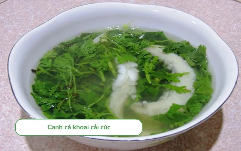 Canh cá khoai nấu cải cúc ngọt mát, không tanh