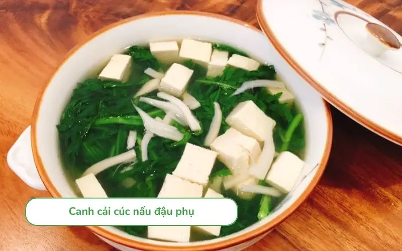 Canh cải cúc nấu đậu phụ thanh mát, bổ dưỡng, phù hợp ăn chay
