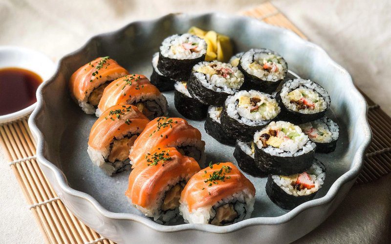 Món sushi tươi ngon, đầy đặn