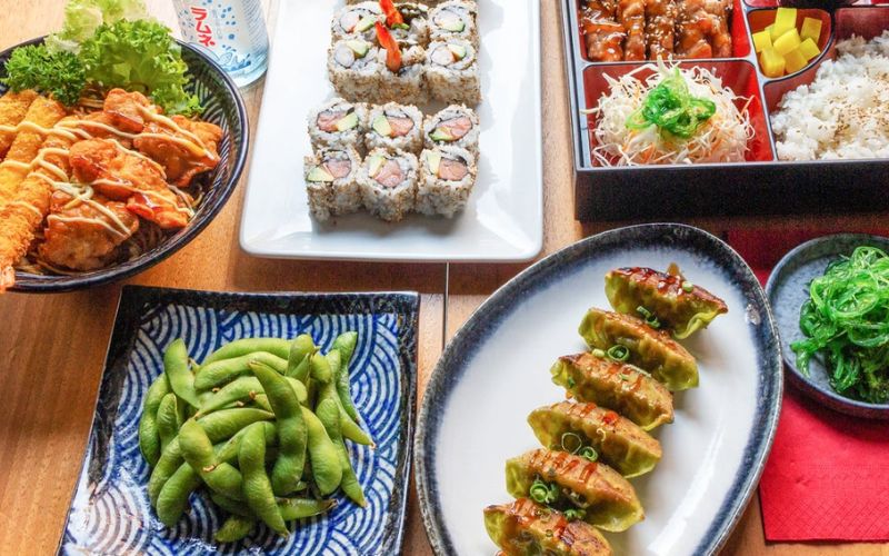 Món ăn đa dạng từ sushi, sashimi đến mì, cơm cà ri tại NEKO