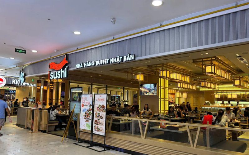 iSushi có không gian rộng rãi, thoáng đãng cùng thiết kế hiện đại