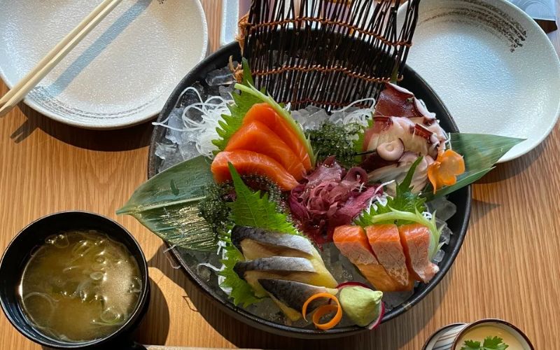 Chất lượng món ăn được chăm chút tỉ mỉ của Chiyoda Sushi Waku Waku