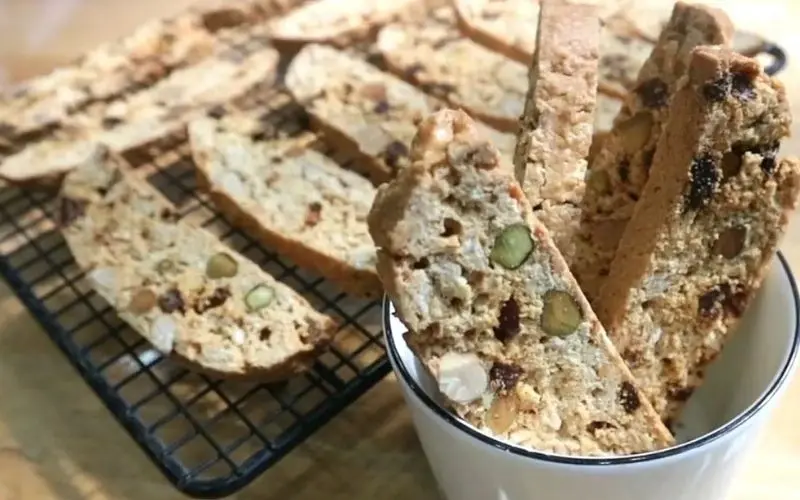 Oatmeal cookies help you feel full longer, aid digestion, and control weight