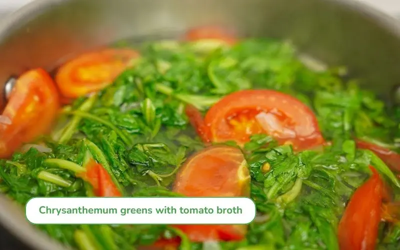 Crown daisy soup with tomato stimulates the appetite and is good for your health