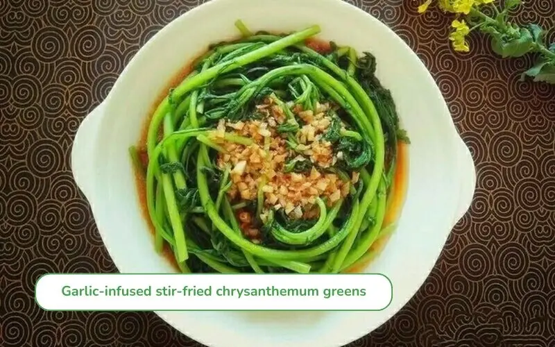 Stir-fried crown daisy with garlic is simple, crunchy, and flavorful