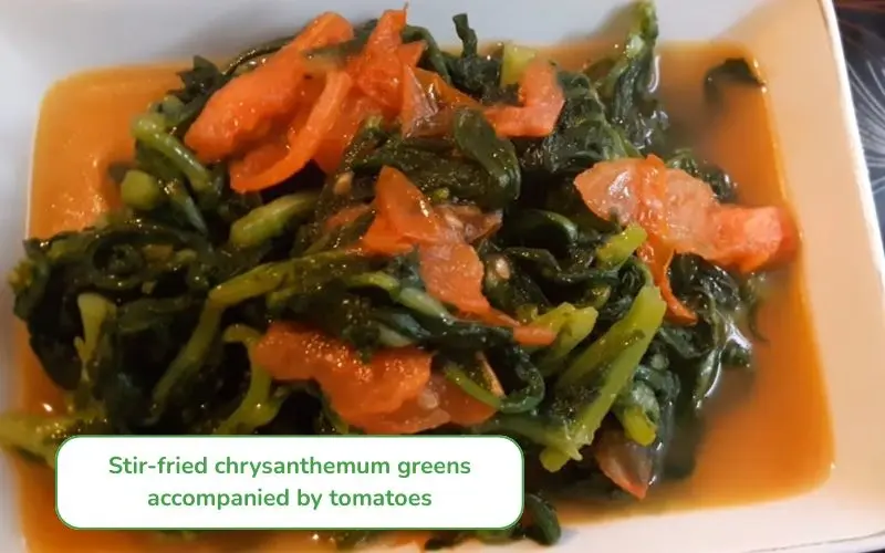 Stir-fried crown daisy with tomato has a gentle sourness that stimulates the appetite