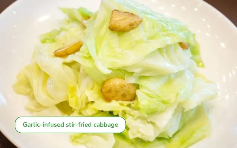 Stir-fried Napa cabbage with garlic is crispy-sweet, fragrant with garlic, and quick to prepare