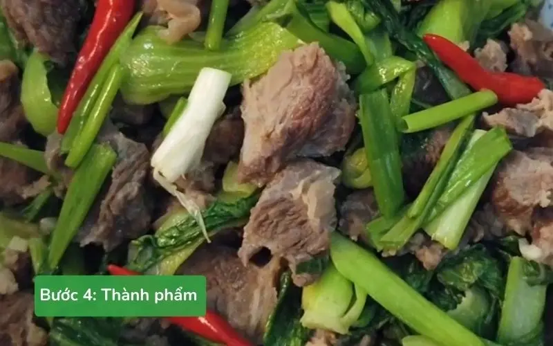 Món bò xào cải thìa chuẩn vị với màu xanh tươi và thịt mềm ngọt