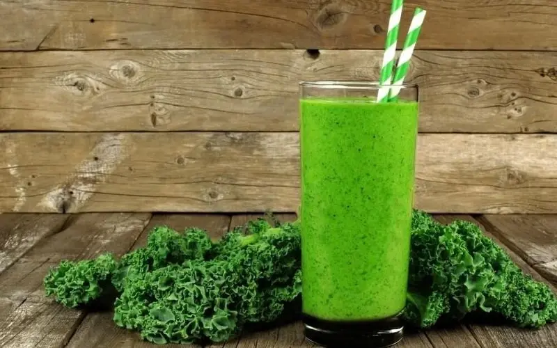 Kale juice supports heart health, cancer prevention, and anti-aging