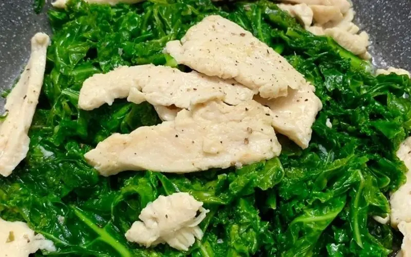 Kale and chicken breast soup is rich in protein and suitable for light meals
