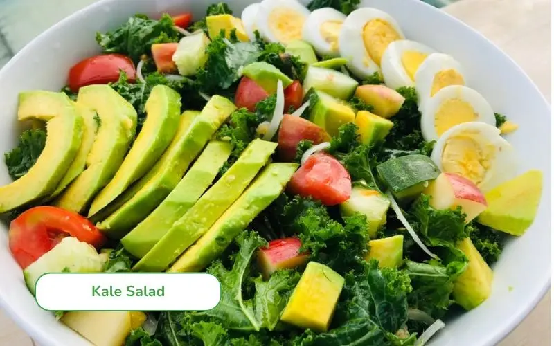 Kale salad: a fresh salad rich in fiber and vitamins for a light meal