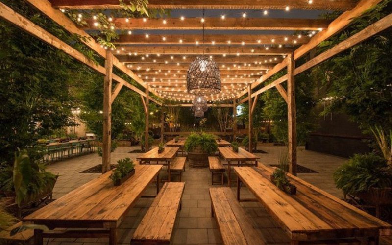 Không gian gỗ mộc mạc, ấm cúng