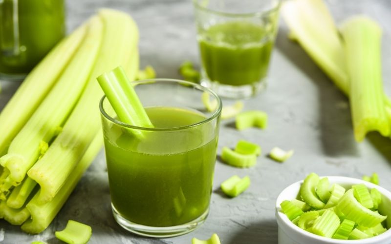 Celery helps reduce blood fat, protects the liver with lots of fiber and antioxidants