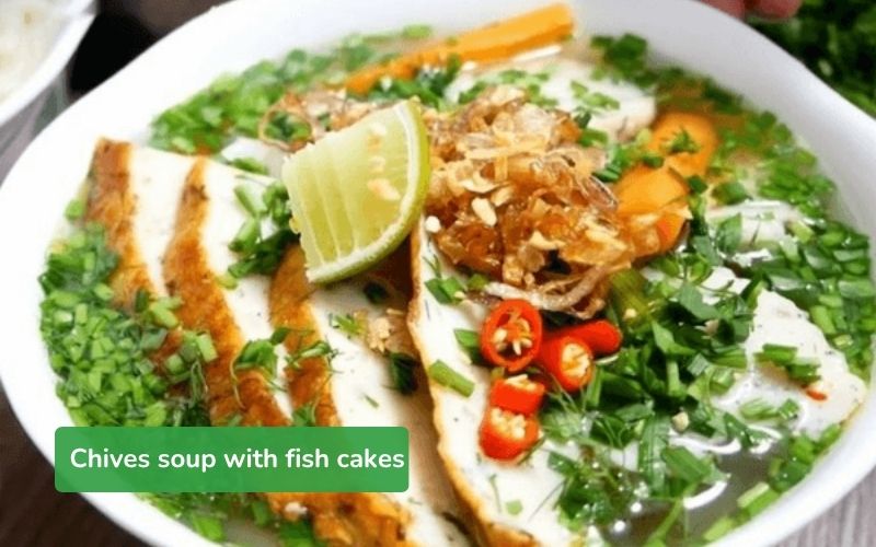 Chives soup with fish cakes