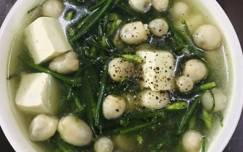 Beautiful and refreshing vegetarian dish of chives, tofu and straw mushrooms