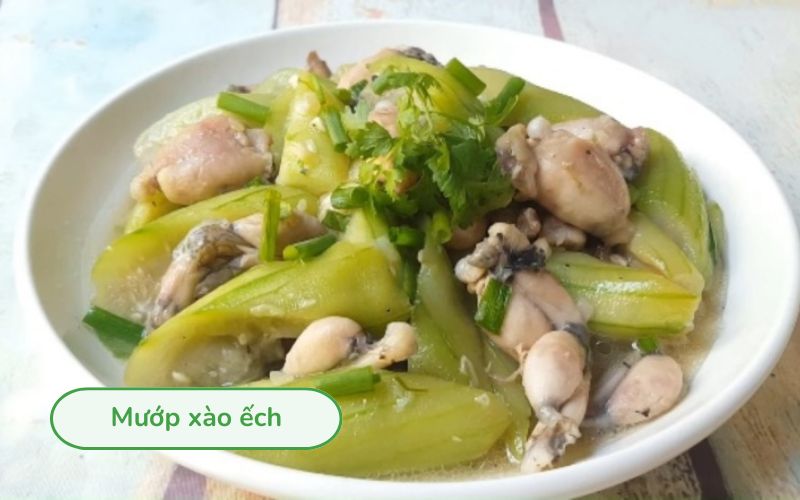 Món mướp xào ếch với mướp xanh mướt, thịt ếch săn chắc