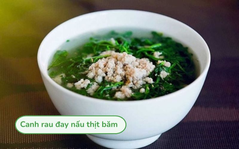 Canh rau đay nấu thịt băm xanh mướt.